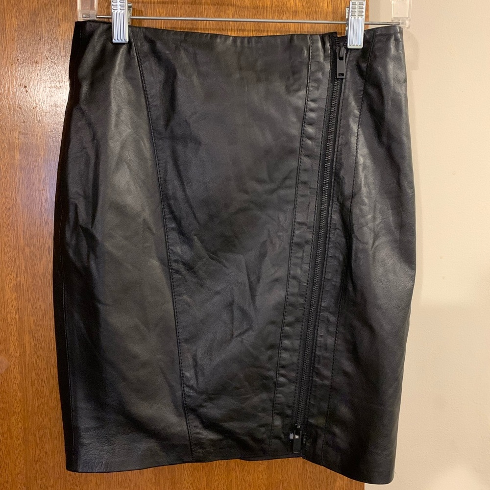 NWT Danier Sapphira black leather skirt sz 4